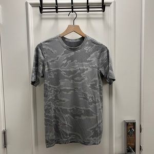 Lululemon men metal vent tech short sleeve camo Small